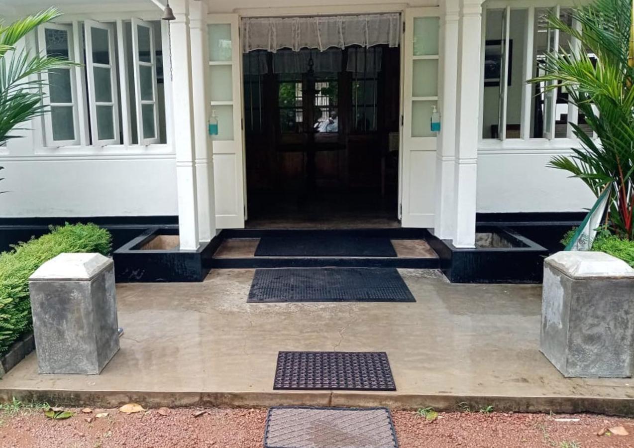 Village Headman'S Five Bedrooms Entire Bungalow Induruwa Exterior photo
