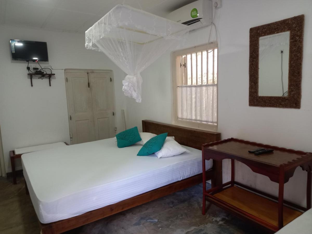 Village Headman'S Five Bedrooms Entire Bungalow Induruwa Exterior photo