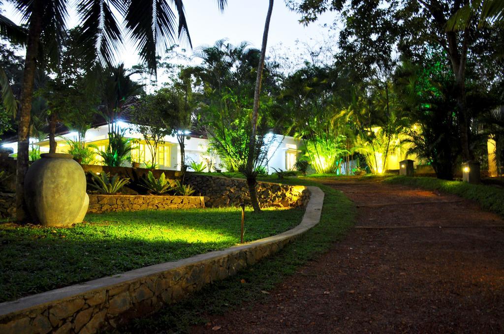 Village Headman'S Five Bedrooms Entire Bungalow Induruwa Exterior photo